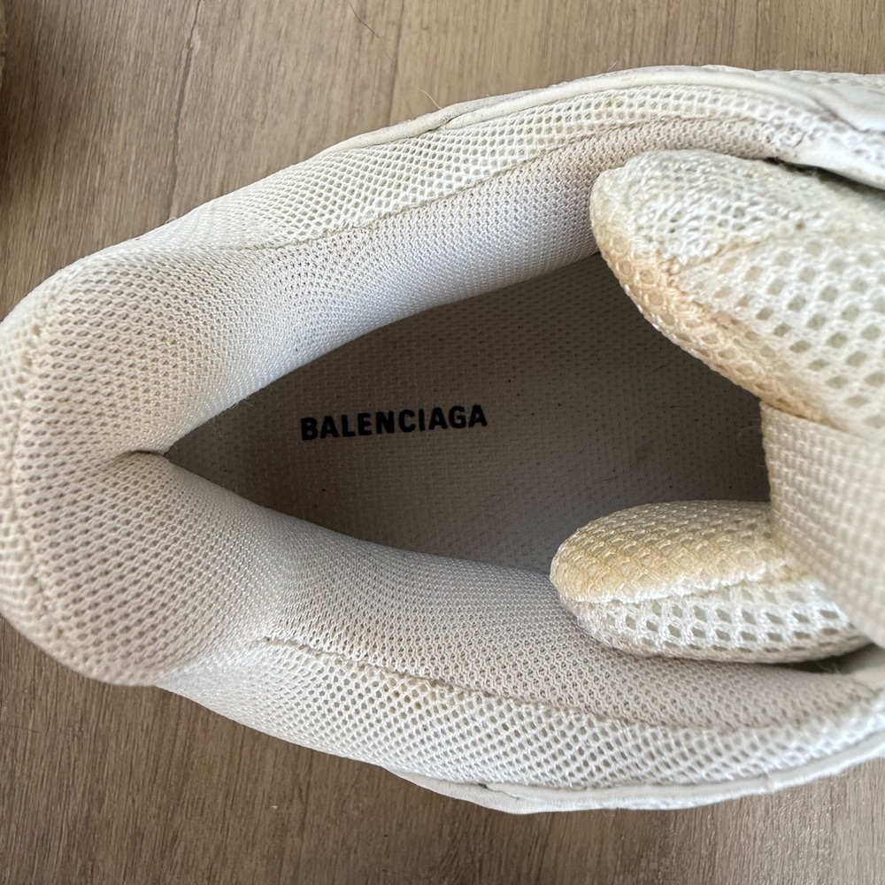 Balenciaga WOMEN'S TRIPLE S CLEAR SOLE SNEAKER IN WHITE - Picture 3 of 5